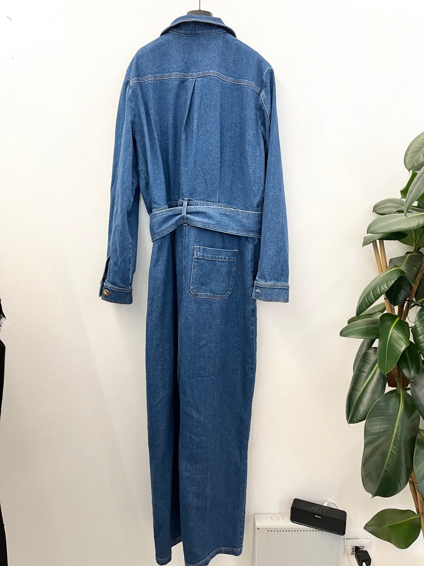 Tuta di Sezane intera in denim sartoriale
