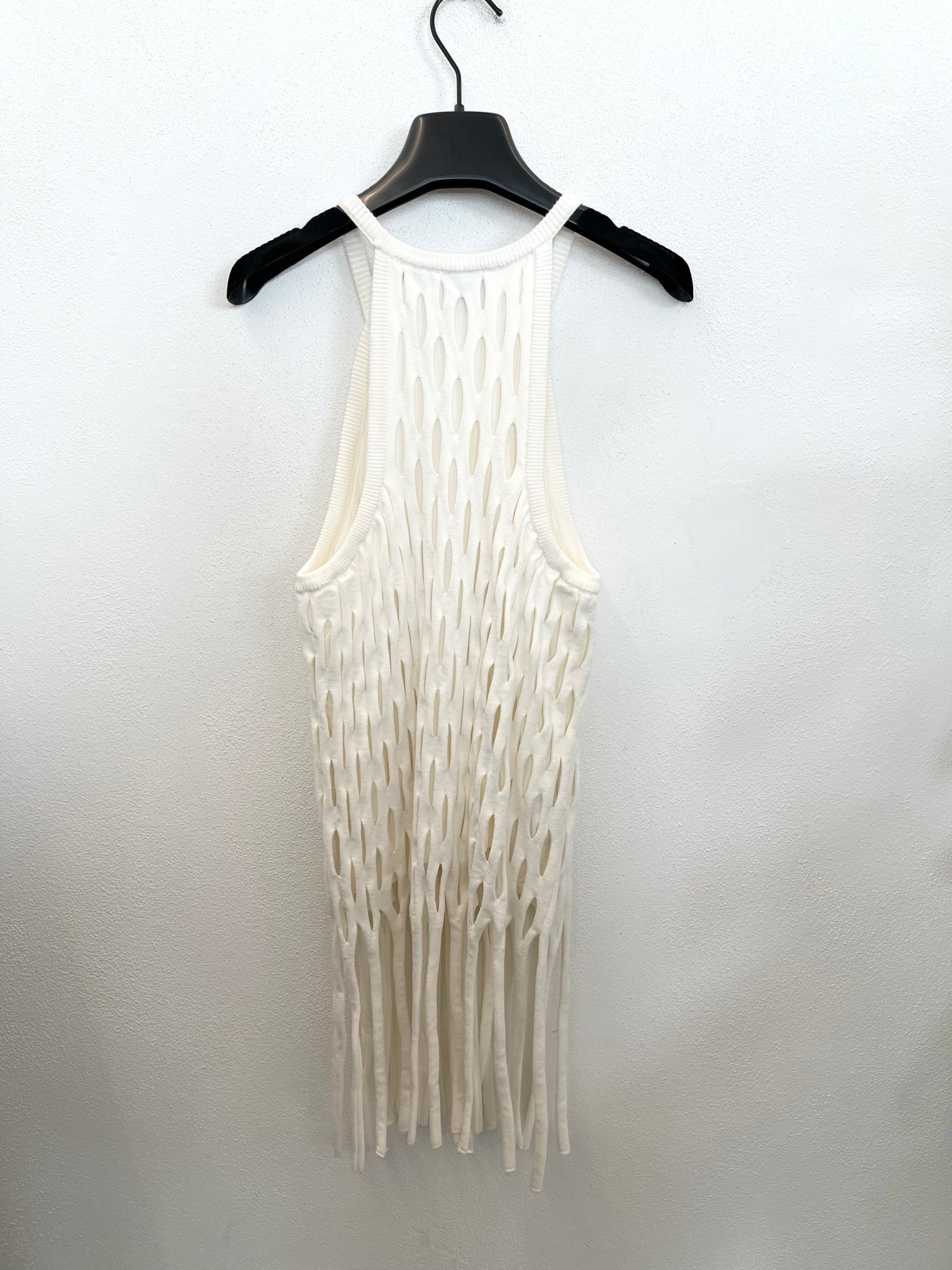 Top di Pinko in maglia traforata con frange