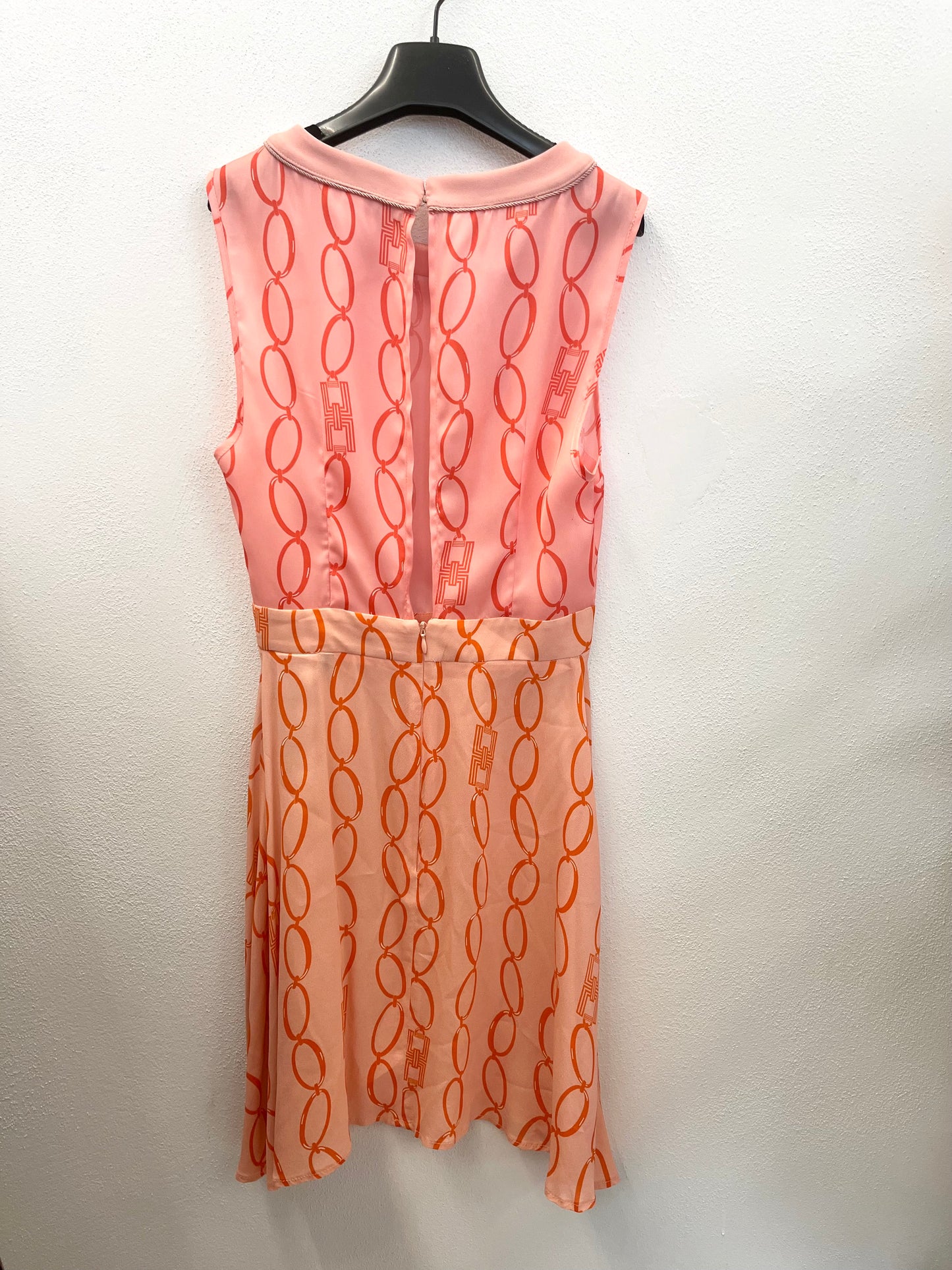 Abito di Elisabetta Franchi smanicato con stampa catena