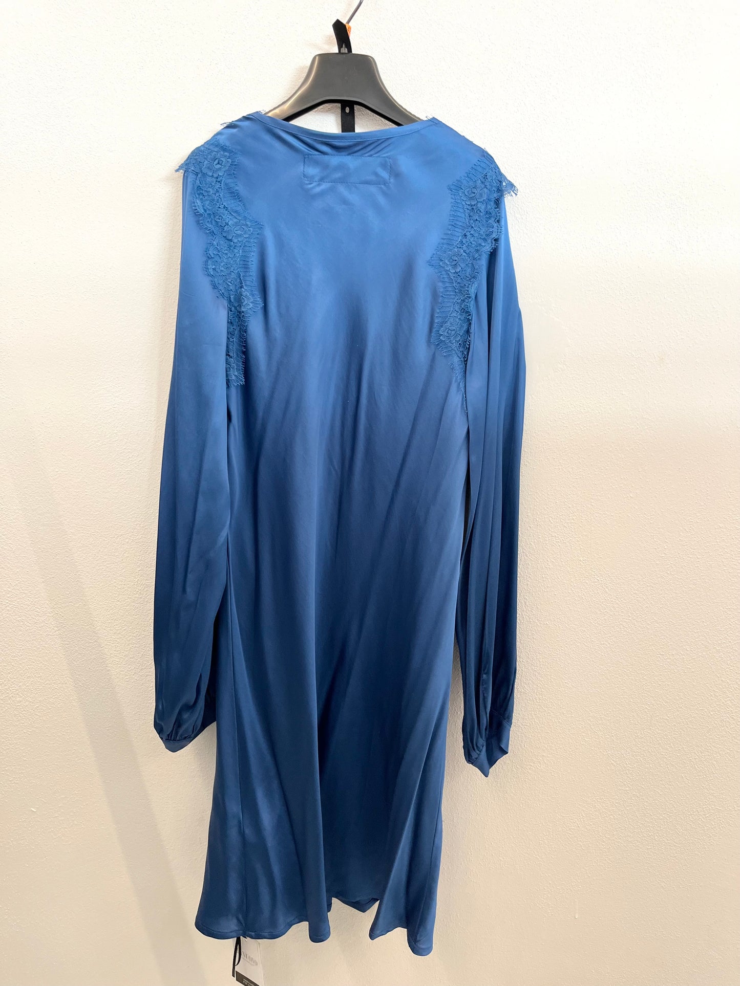 Abito sottoveste di Pink Memories in raso blu cobalto con pizzo