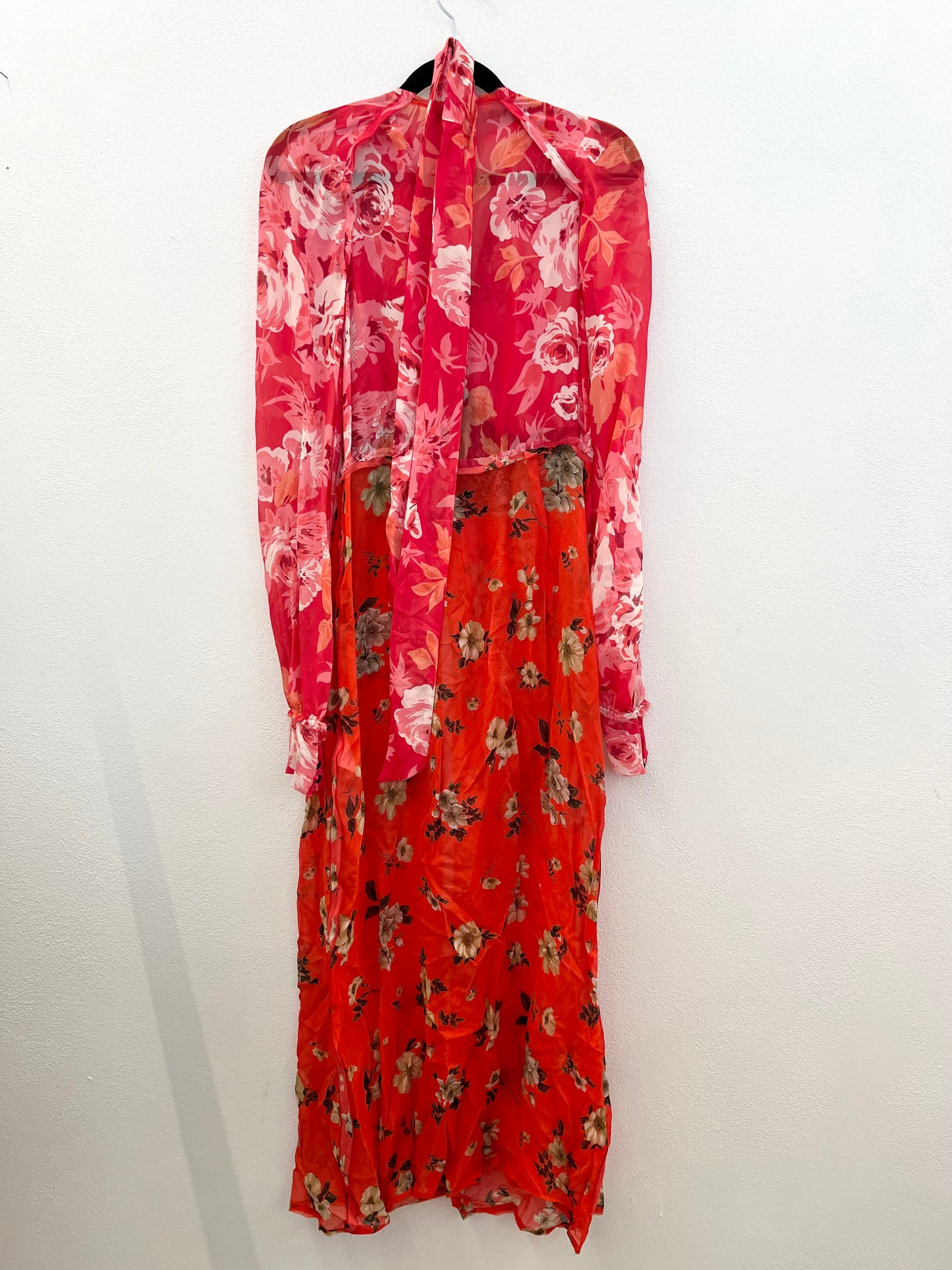 Abito Lungo Attico in Chiffon con Stampa Floreale e Maniche Trasparenti