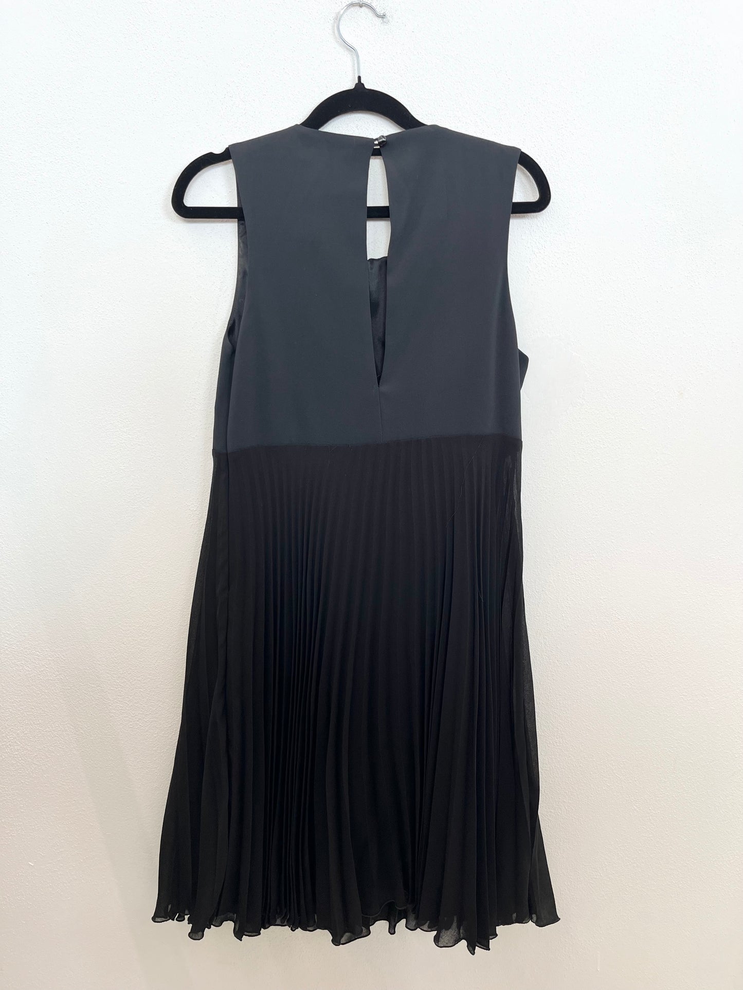 Abito da Cocktail di Pinko Nero con Scollo Gioiello