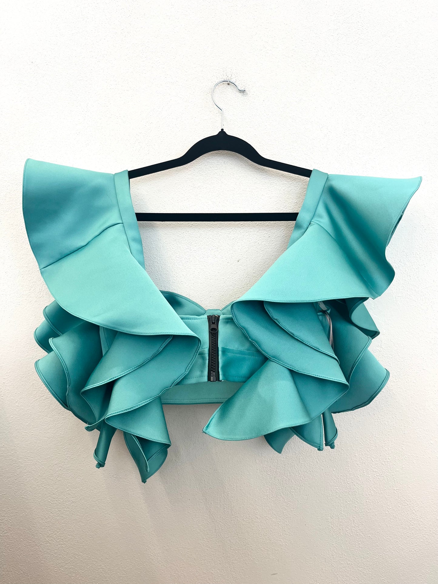 Crop top DelFrance sartoriale con maxi ruches