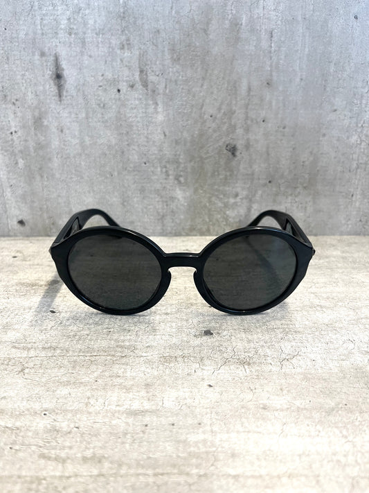 Occhiali da sole Valentino Rockstud tondi con borchie