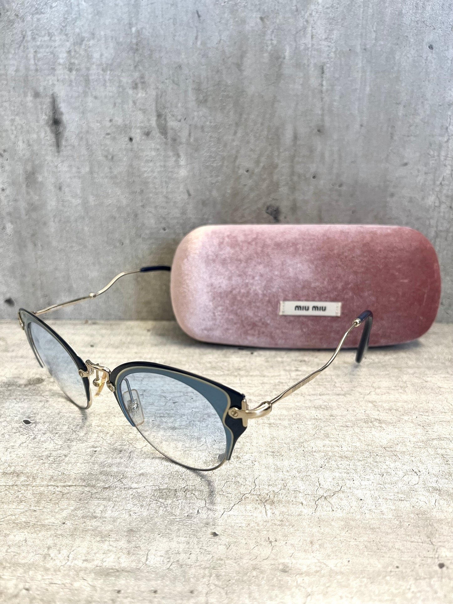 Occhiali da sole Miu Miu a giorno cat-eye