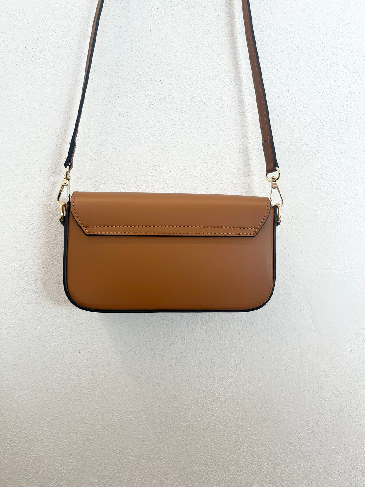 Borsa a tracolla Avenue67 rettangolare con fermaglio metallico