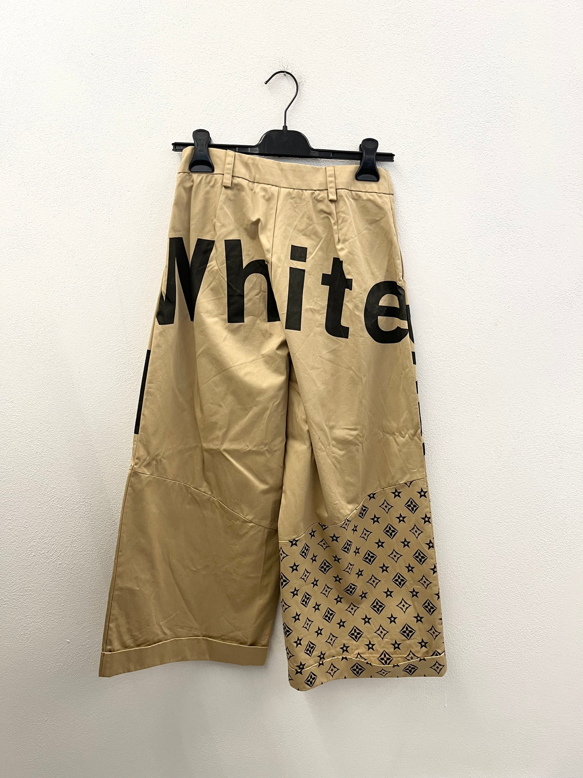 Pantaloni Beige con Stampe e Monogram