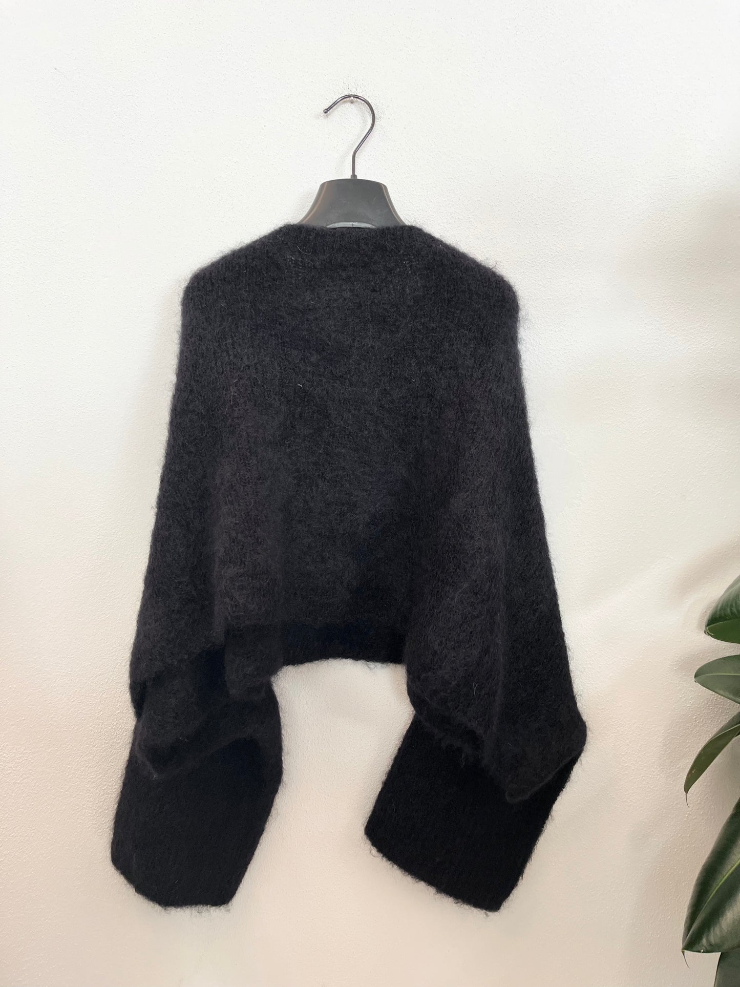 Brand Unique crop sweater