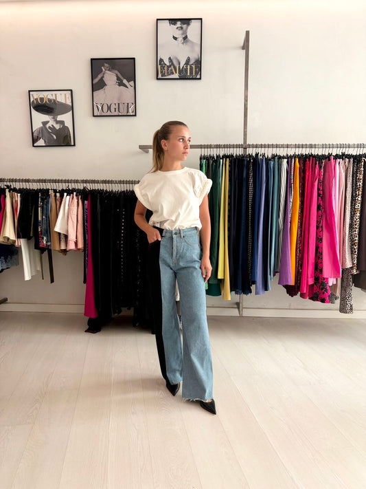 T-shirt bianca con spalline + Jeans palazzo bicolor