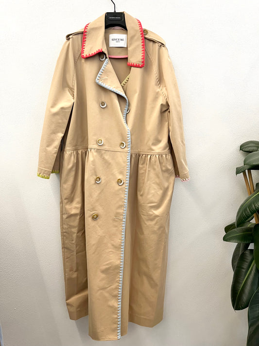 Trench di Since're Paris doppiopetto con profili ricamati