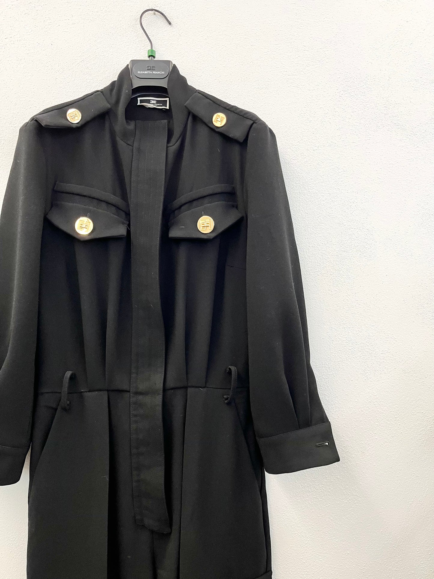Tuta di Elisabetta Franchi utility con dettagli dorati