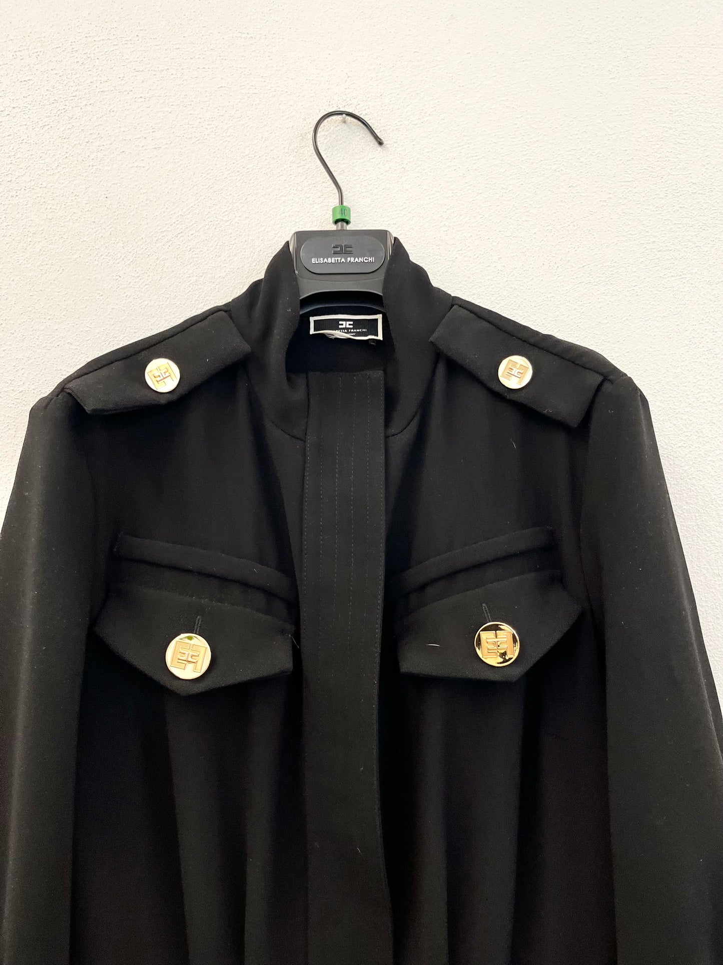 Tuta di Elisabetta Franchi utility con dettagli dorati