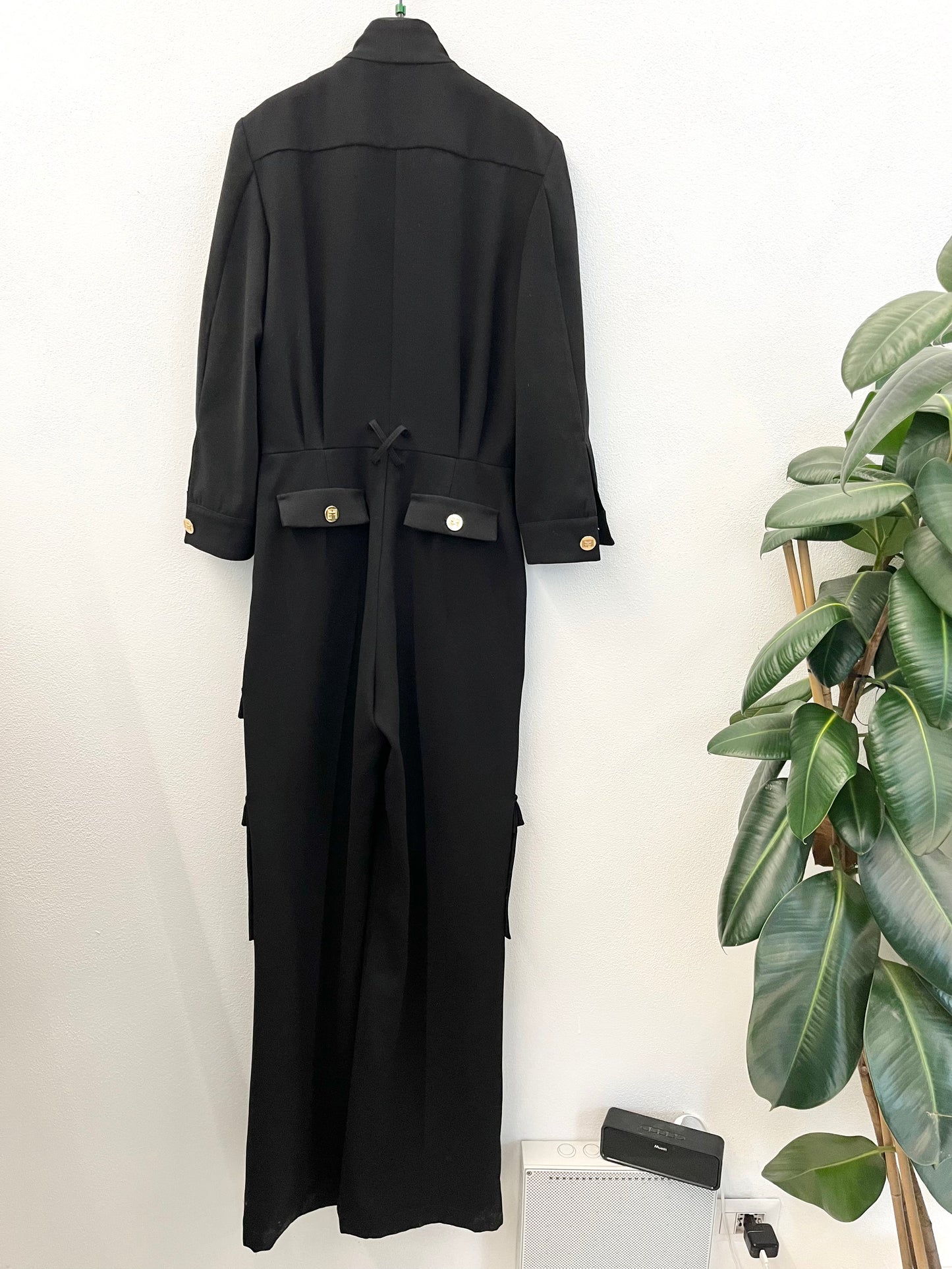 Tuta di Elisabetta Franchi utility con dettagli dorati