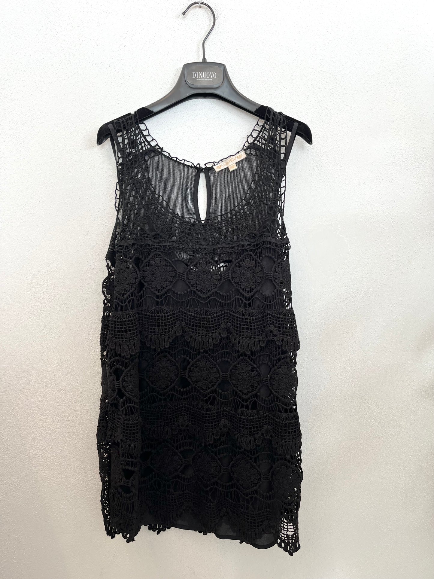 Maglia di Gold Hawk smanicata in crochet multistrato