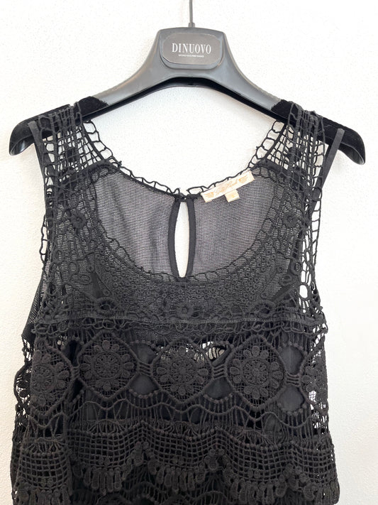 Maglia di Gold Hawk smanicata in crochet multistrato