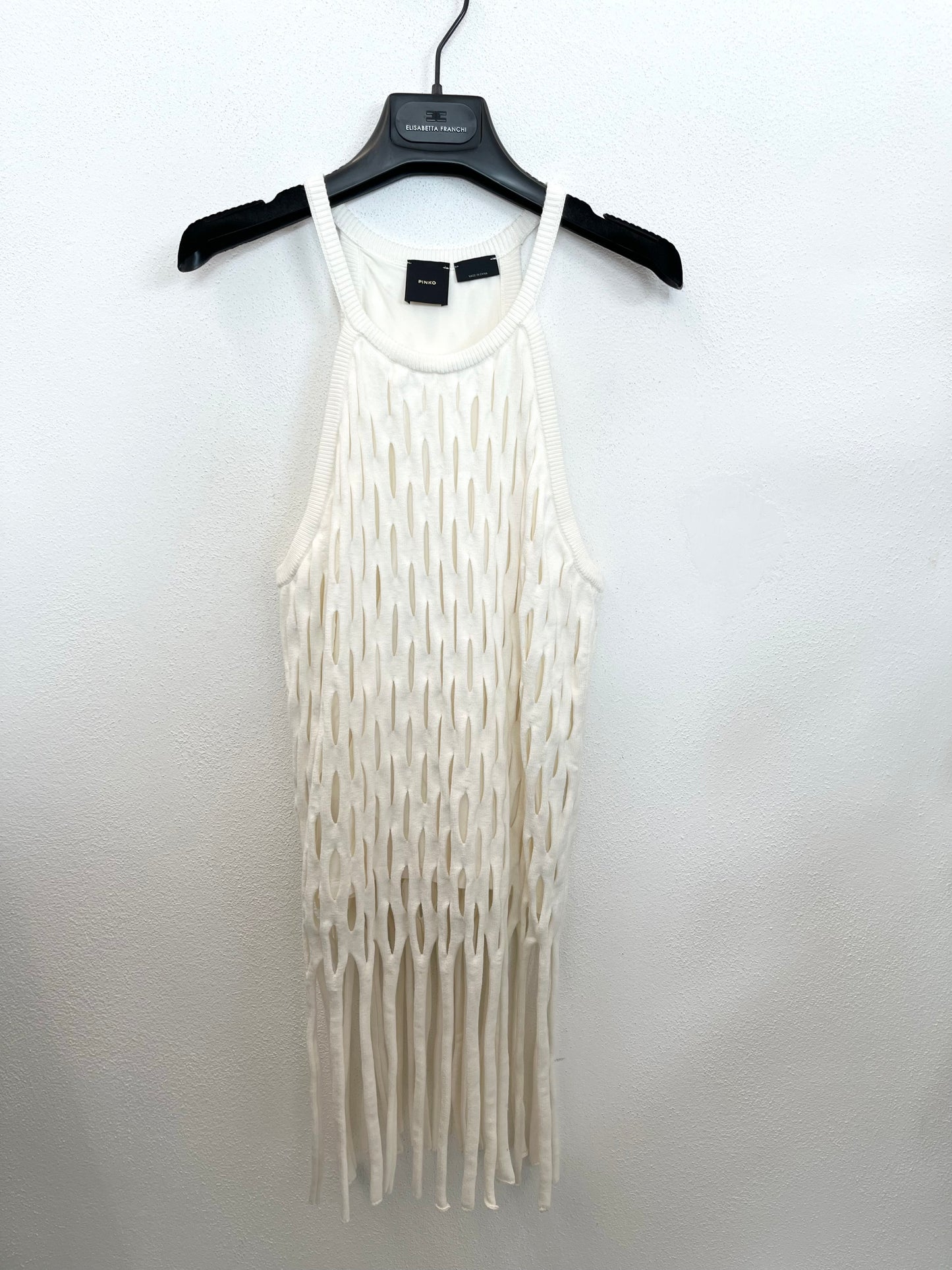 Top di Pinko in maglia traforata con frange