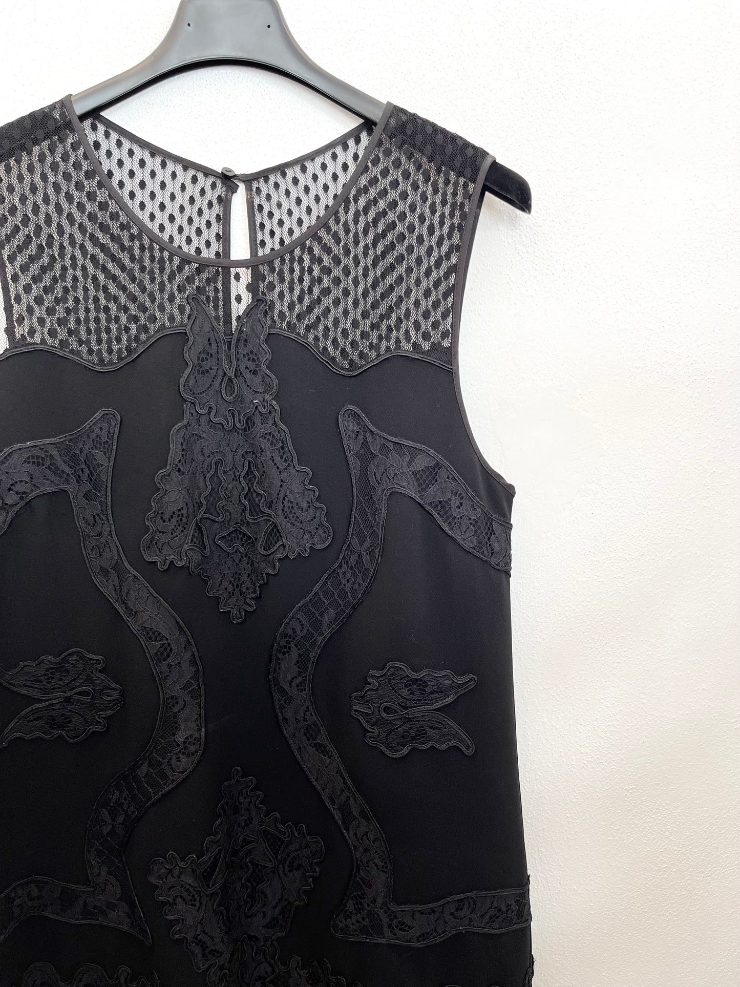 Abito cocktail di Diane Von Furstemberg con inserti in pizzo e mesh