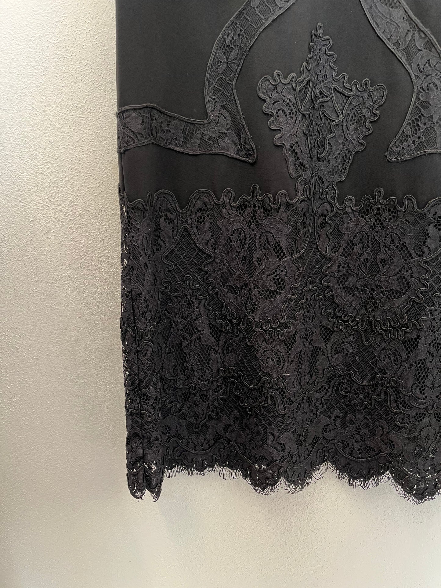 Abito cocktail di Diane Von Furstemberg con inserti in pizzo e mesh