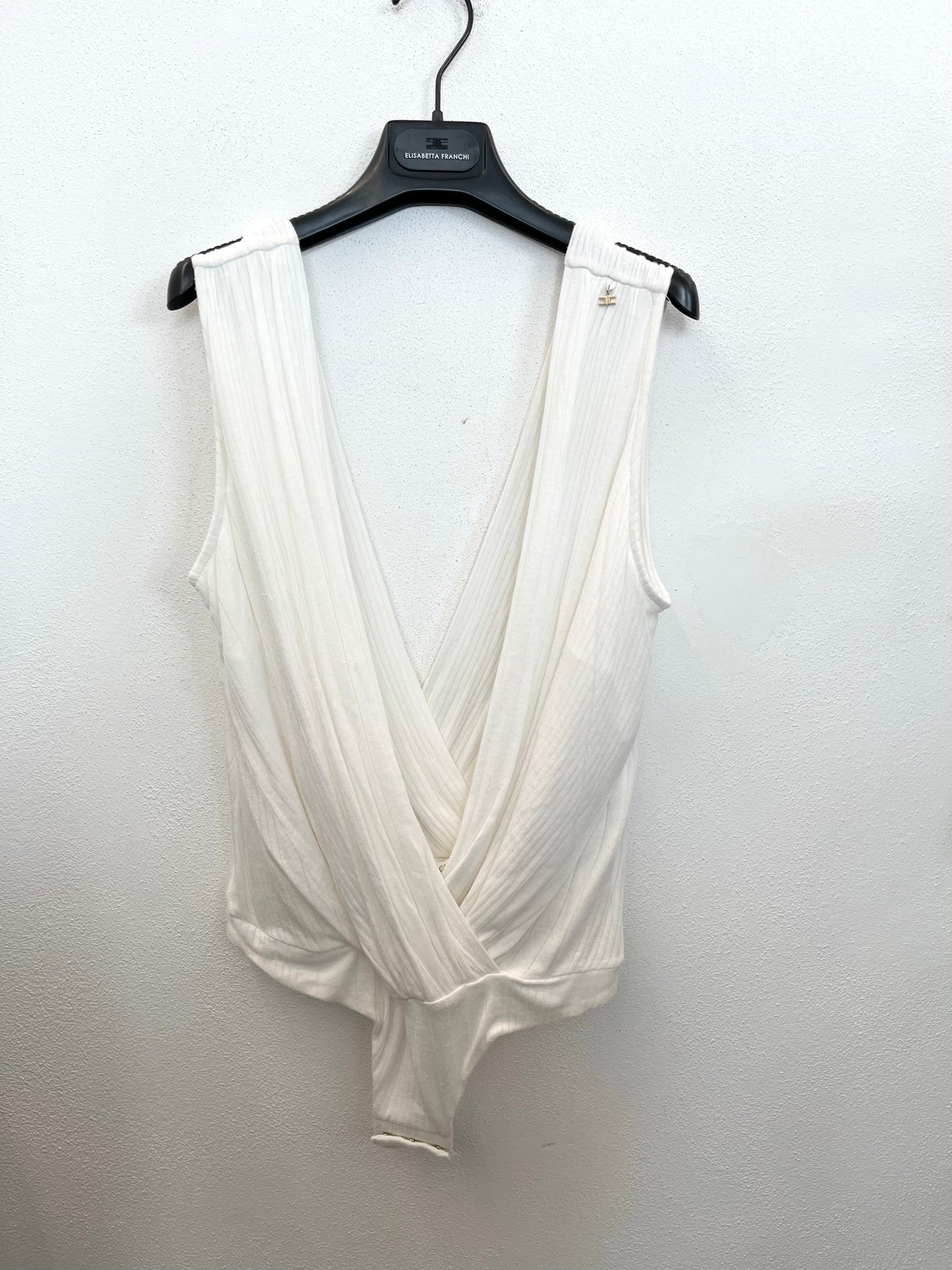 Body di Elisabetta Franchi a costine con profondo scollo a V
