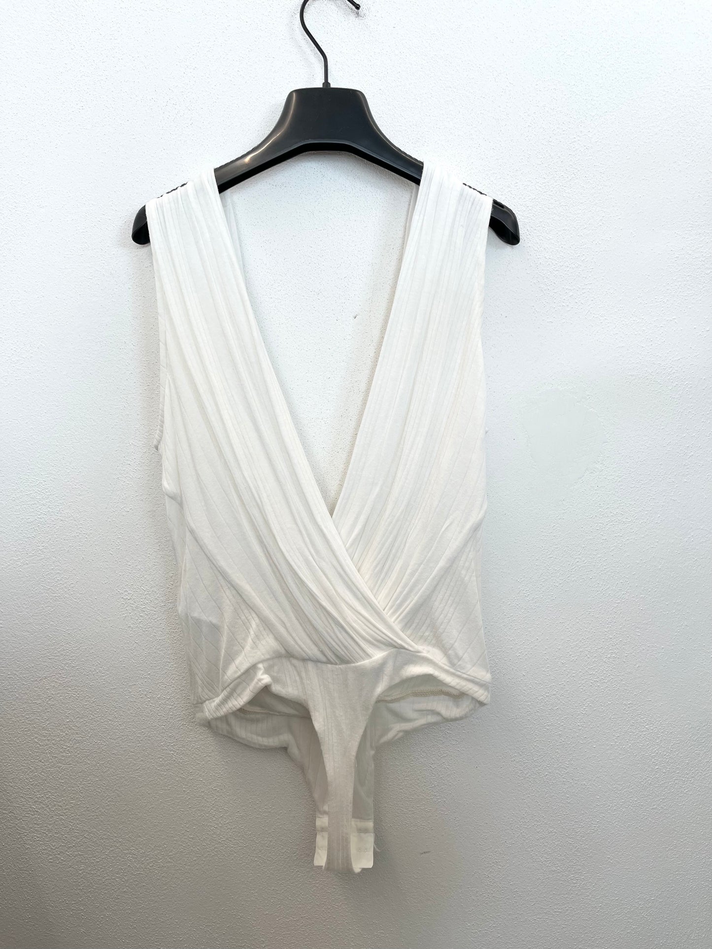 Body di Elisabetta Franchi a costine con profondo scollo a V