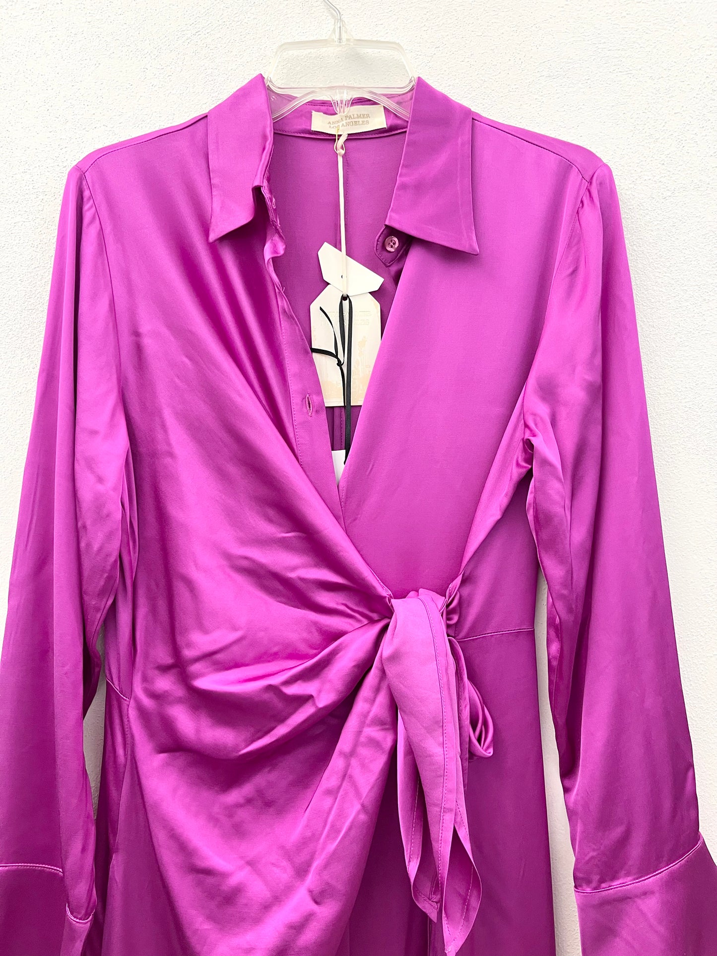 Abito Camicia Lungo di Anna Palmer in Raso Fucsia Drappeggiato