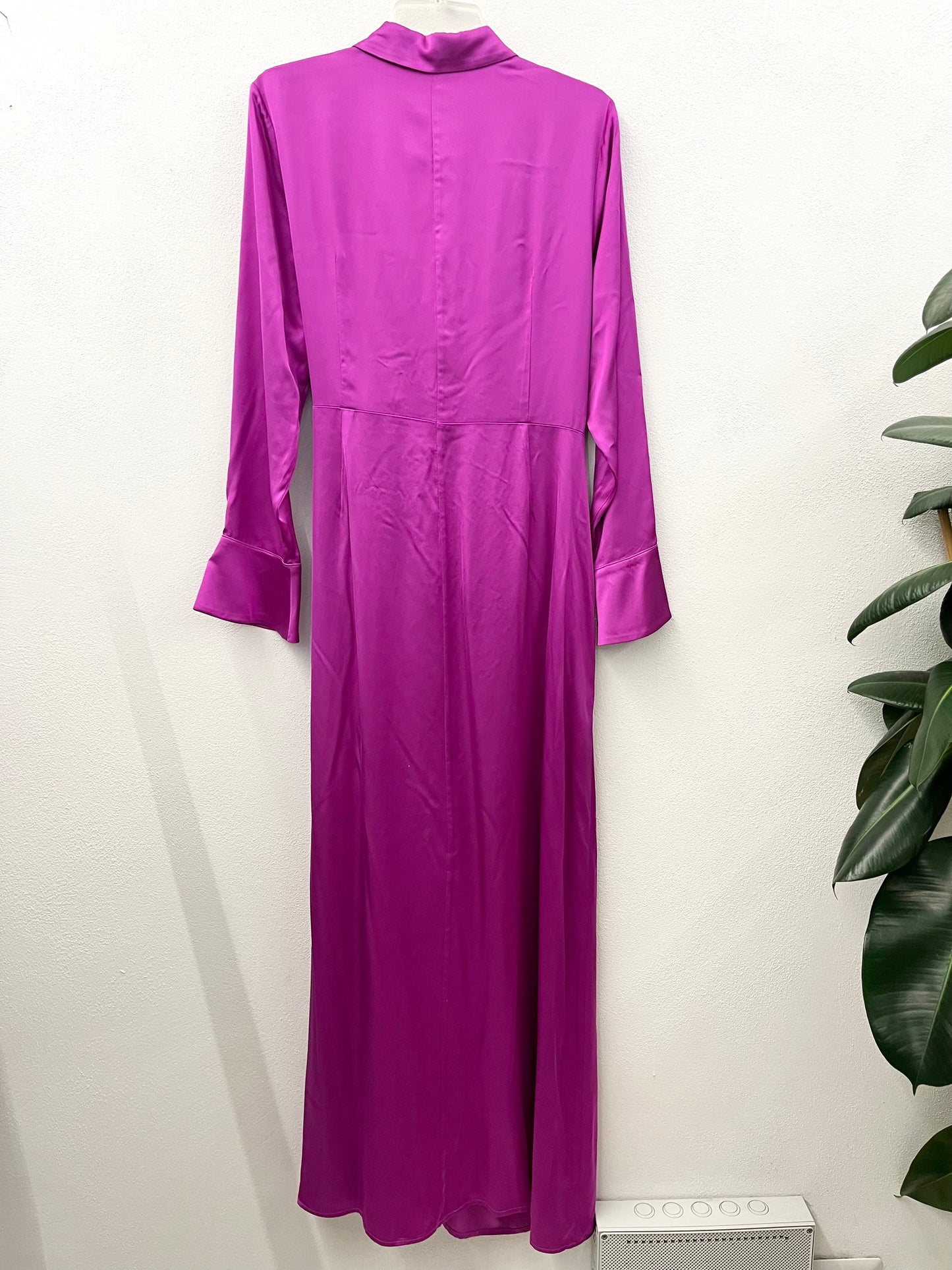 Abito Camicia Lungo di Anna Palmer in Raso Fucsia Drappeggiato