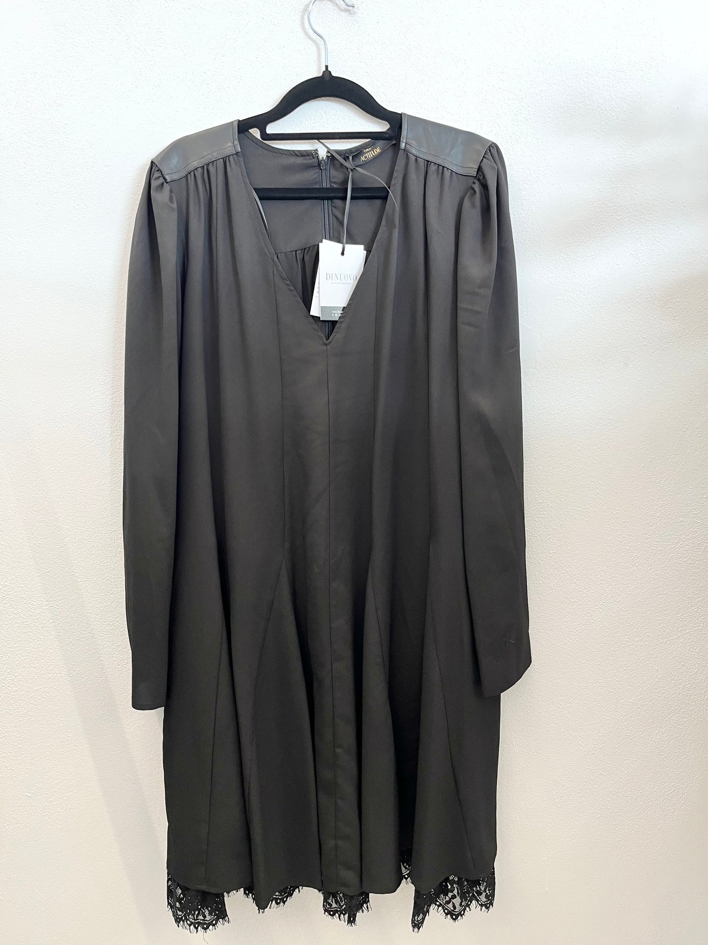 Abito di TwinSet nero scivolato con dettagli in eco pelle