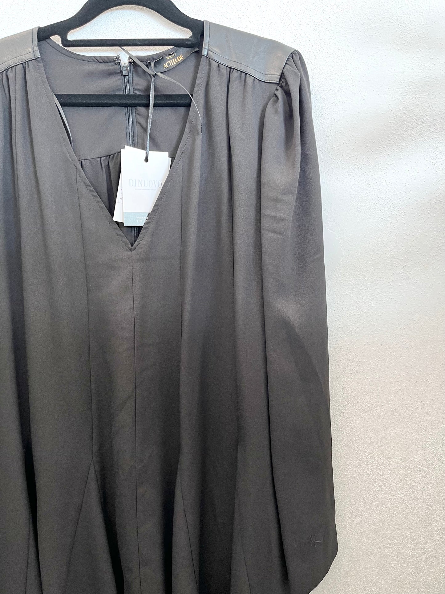 Abito di TwinSet nero scivolato con dettagli in eco pelle