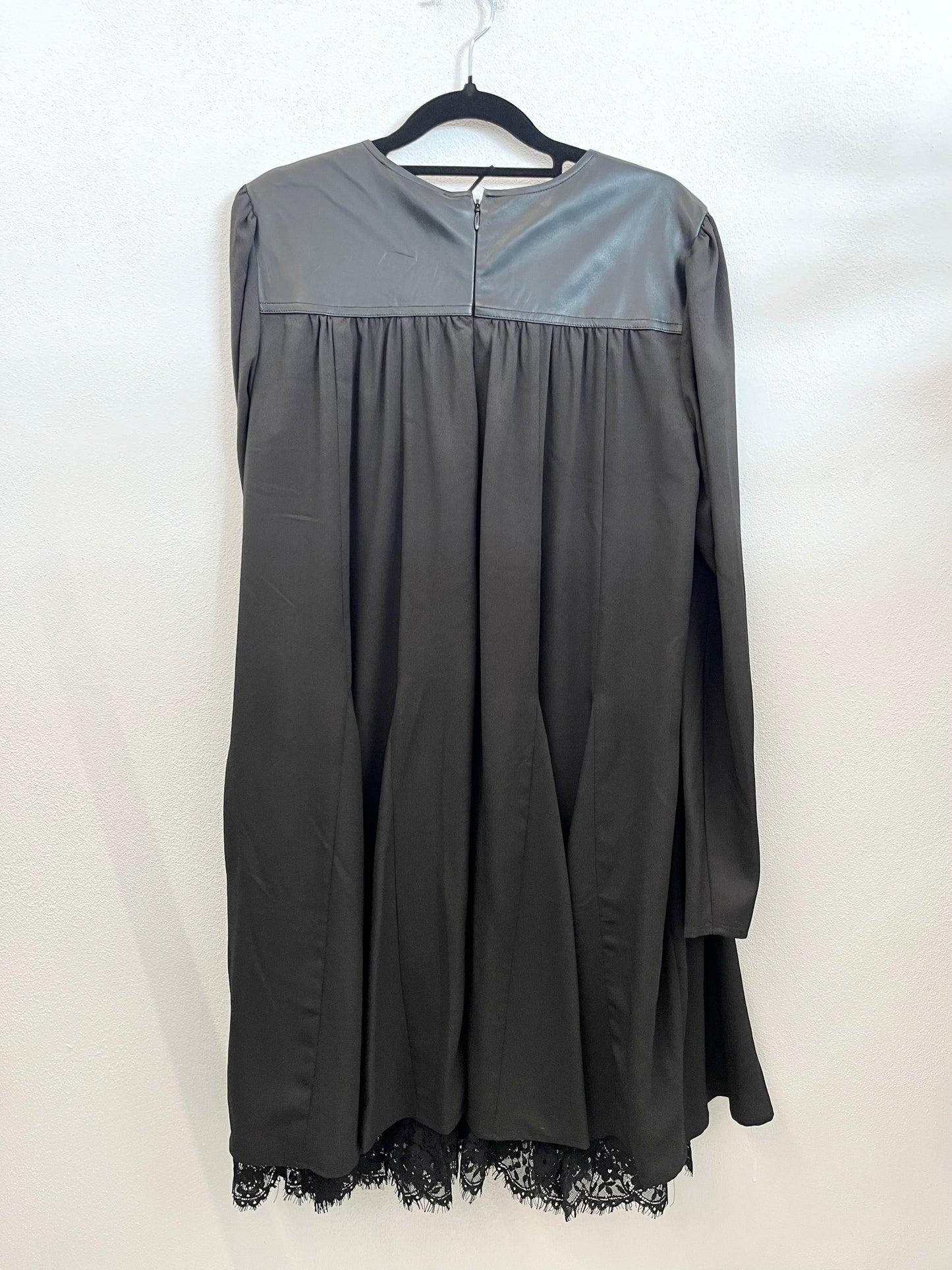 Abito di TwinSet nero scivolato con dettagli in eco pelle