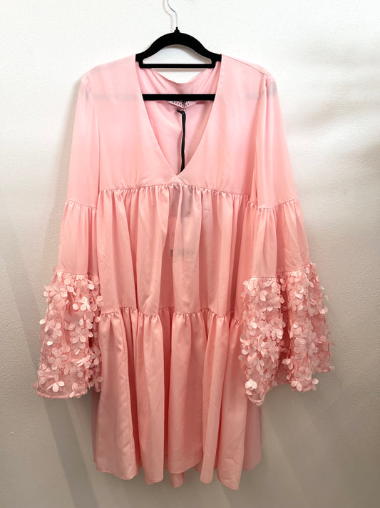 Abito di Gina Gorgeus a balze con maniche con petali 3D