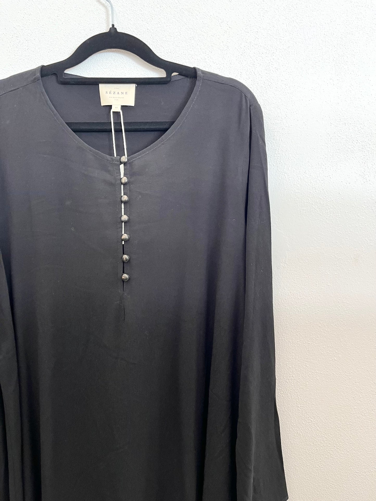 Abito di Sezane con bottoni gioiello