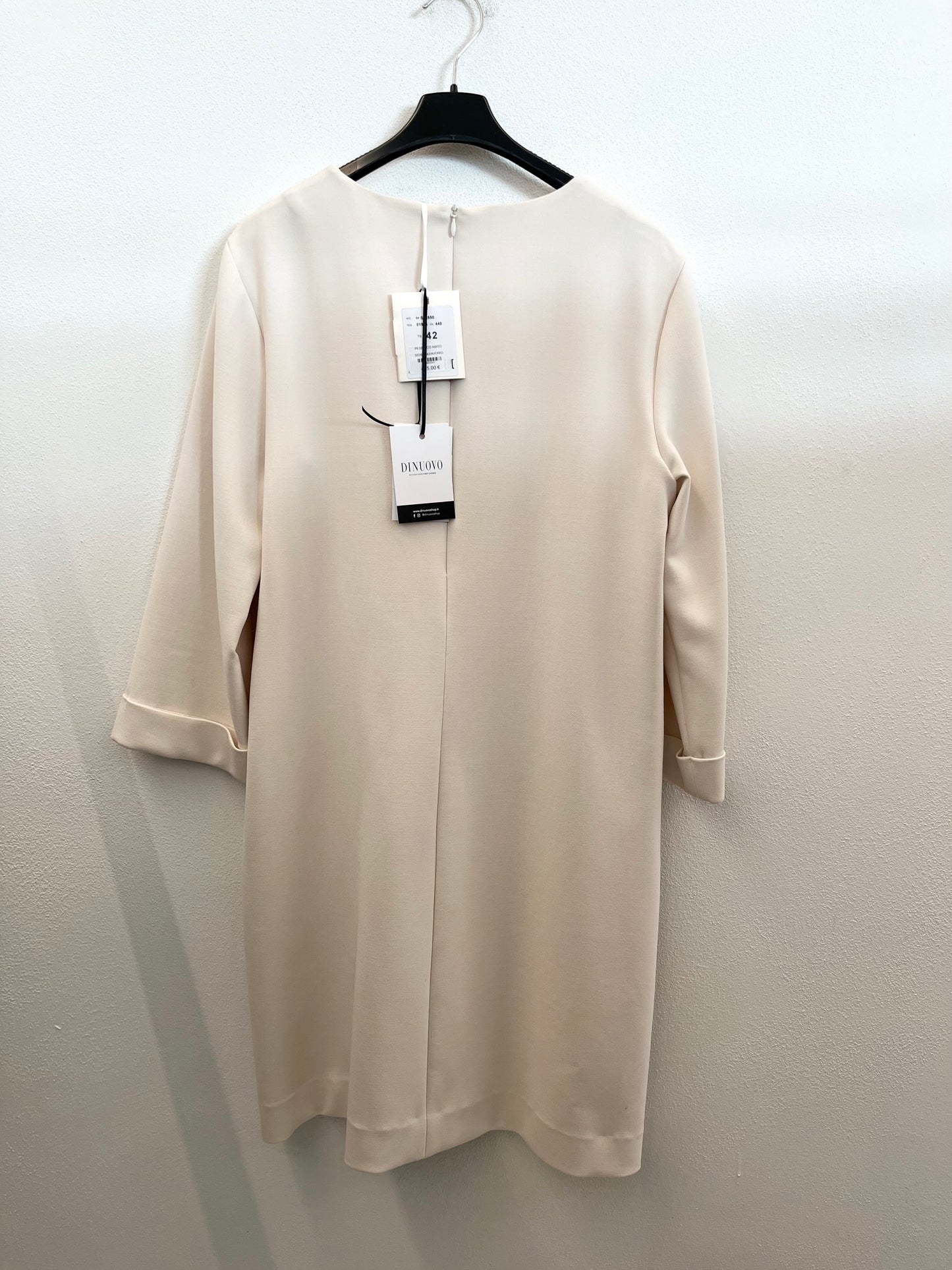 Abito di Peserico a trapezio avorio con fondo asimmetrico