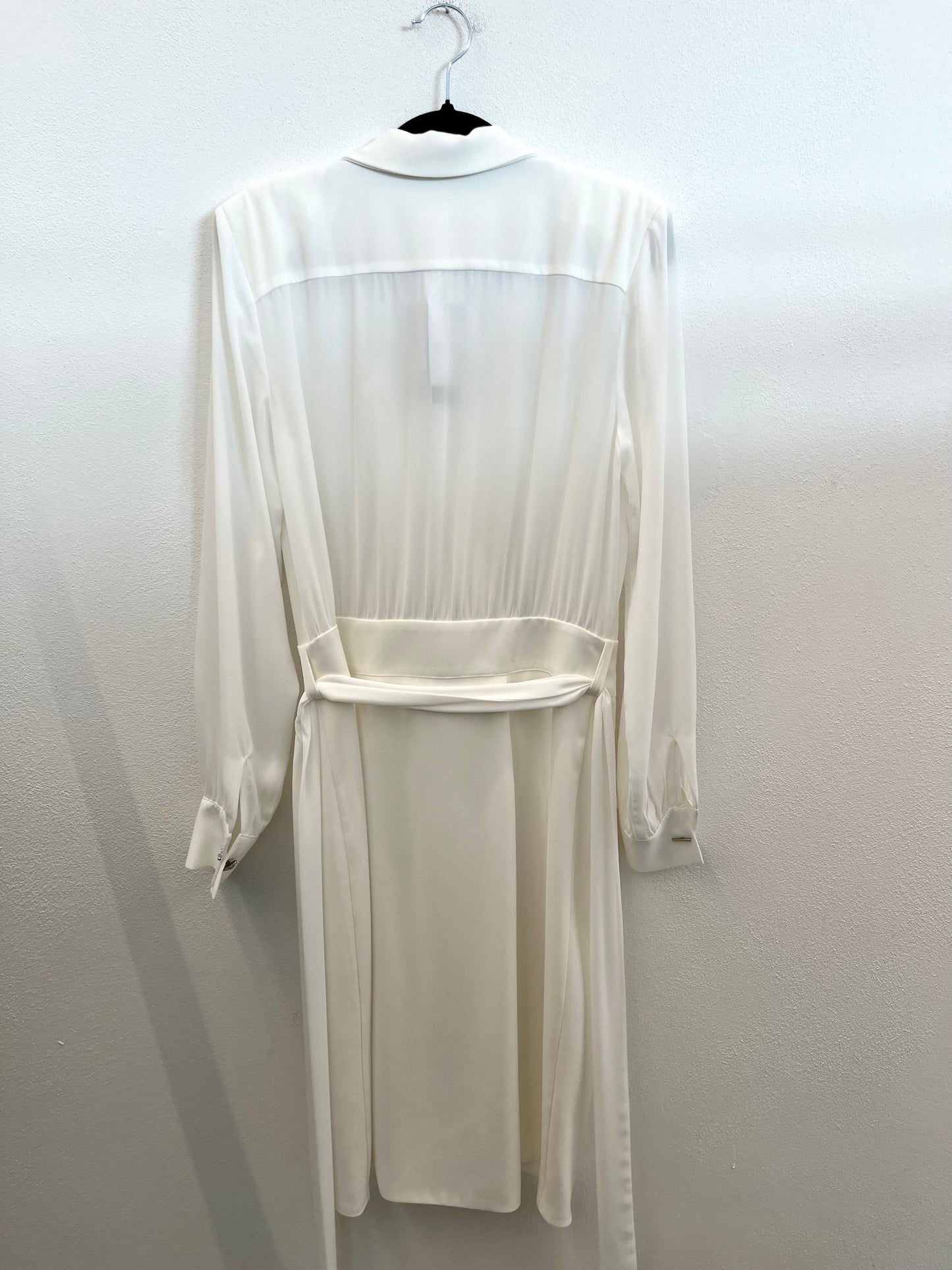 Abito di Maria Grazia Severi chemisier midi bianco con drappeggio asimmetrico