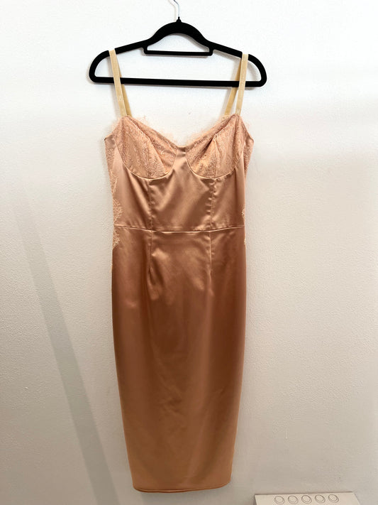 Abito midi di Elisabetta Franchi&nbsp;in raso con bustier e dettagli in pizzo