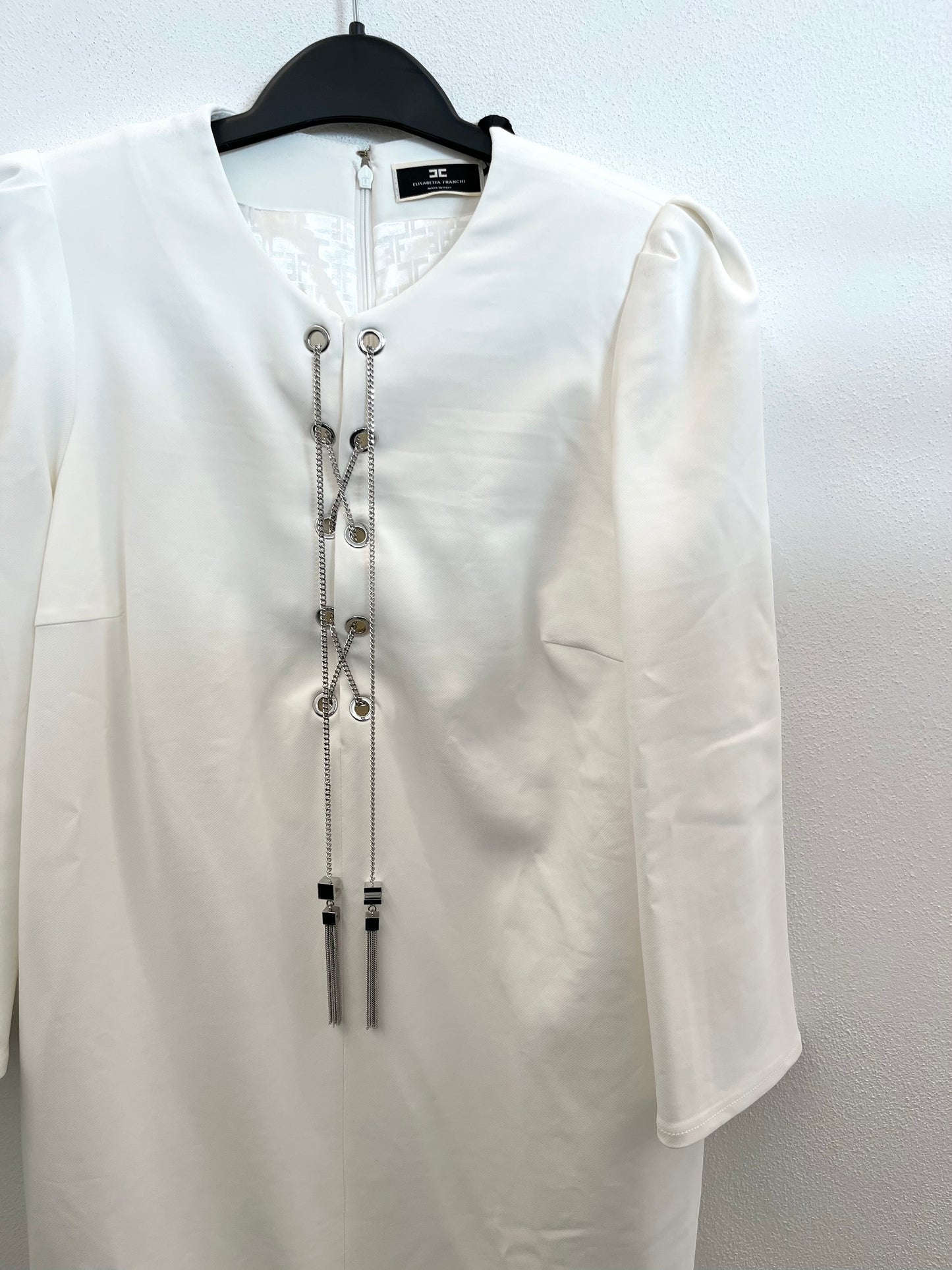 Abito tubino di Elisabetta Franchi avorio con dettaglio intreccio metallico