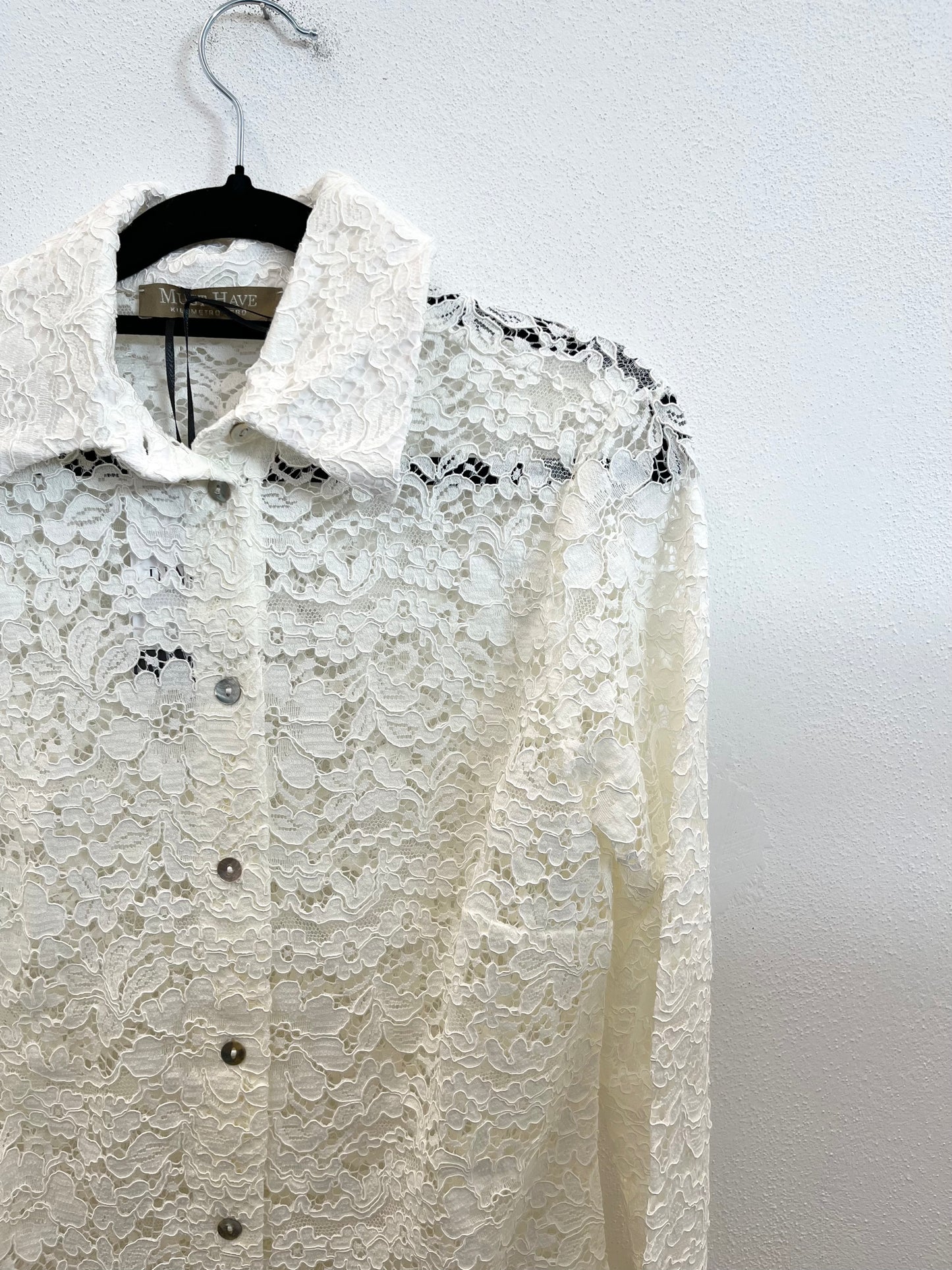 Camicia in pizzo di MustHave avorio con bottoni metallici