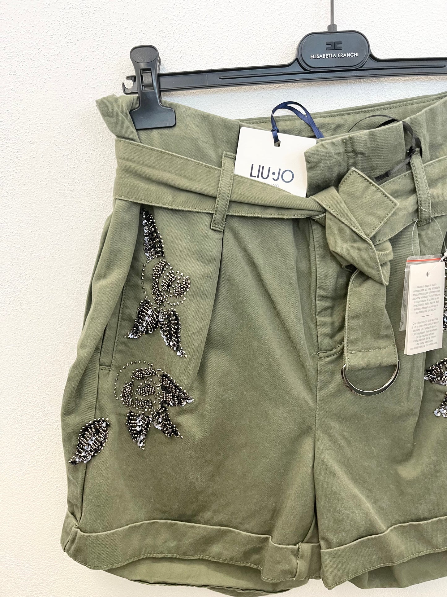 Shorts di Liu Jo in stile paperbag con ricami preziosi