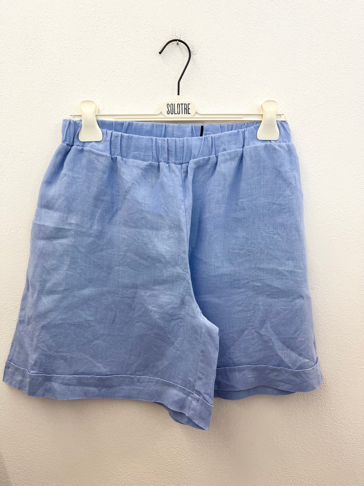 Shorts di Valentino Rama in lino con finitura sartoriale