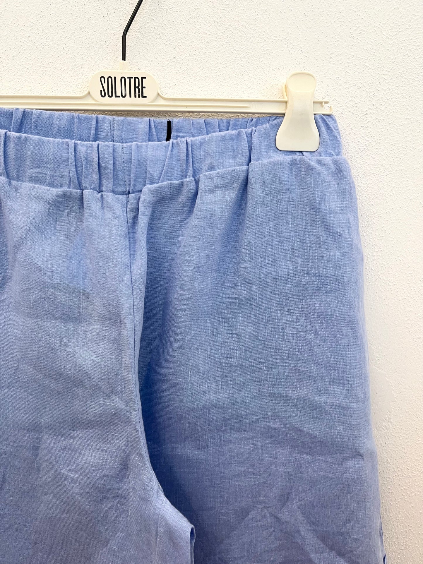 Shorts di Valentino Rama in lino con finitura sartoriale