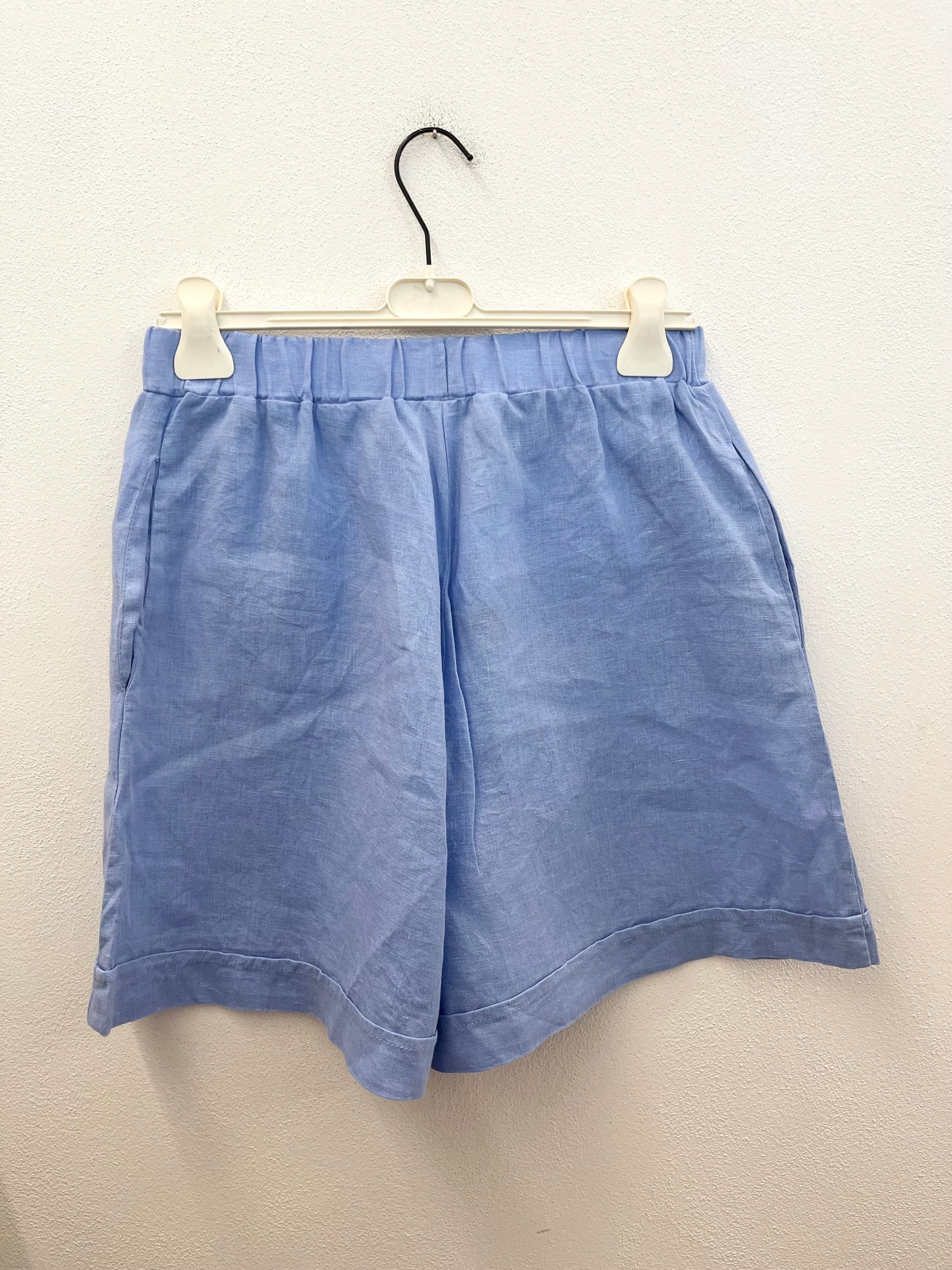 Shorts di Valentino Rama in lino con finitura sartoriale