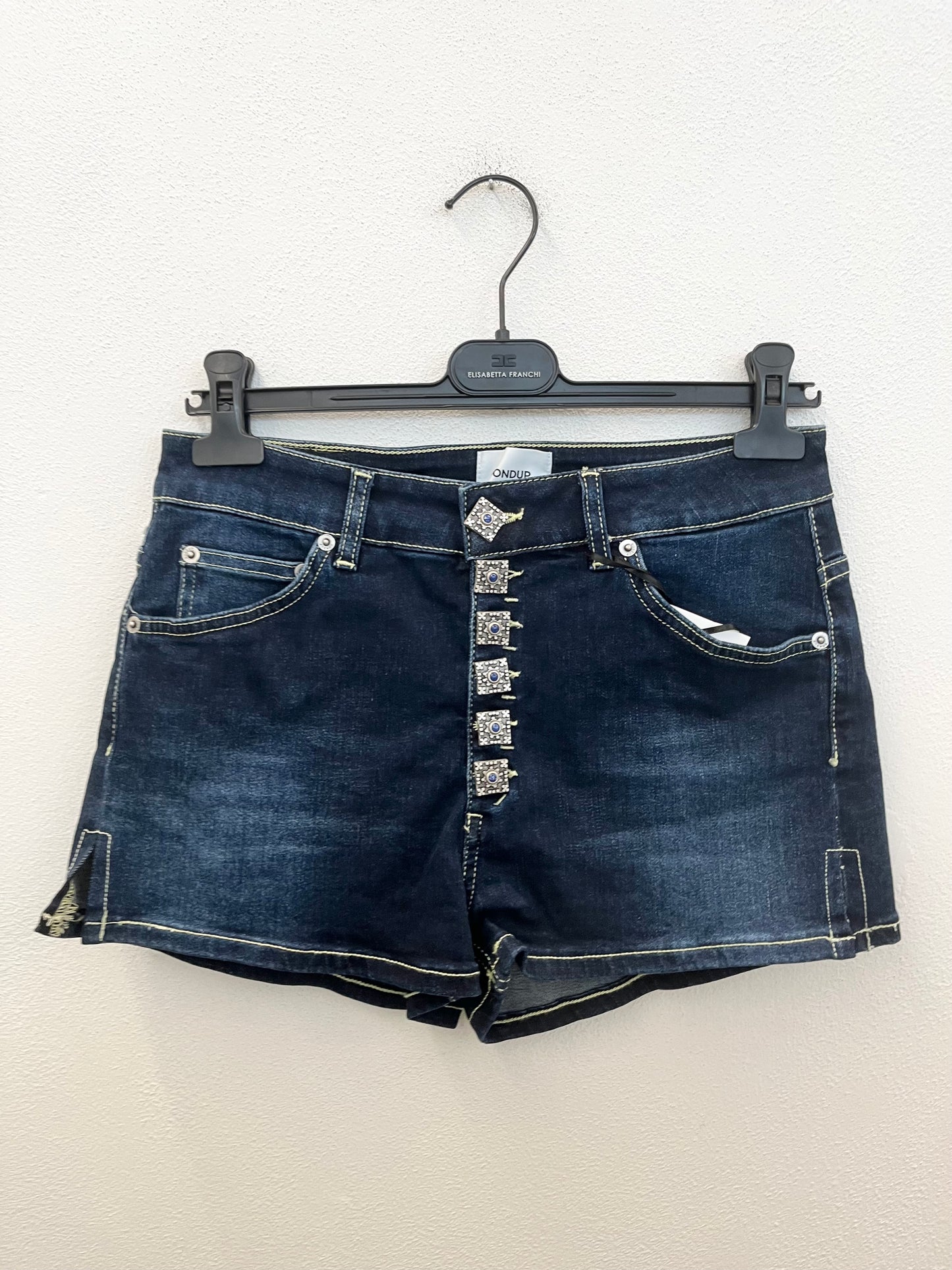 Shorts di DonDup in denim scuro con bottoni gioiello