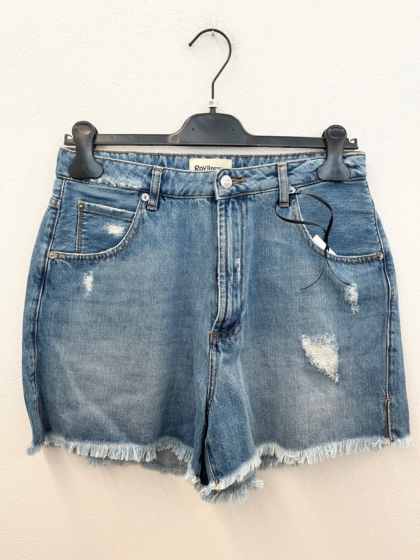 Shorts di Roy Roger's in denim délavé con orlo sfrangiato