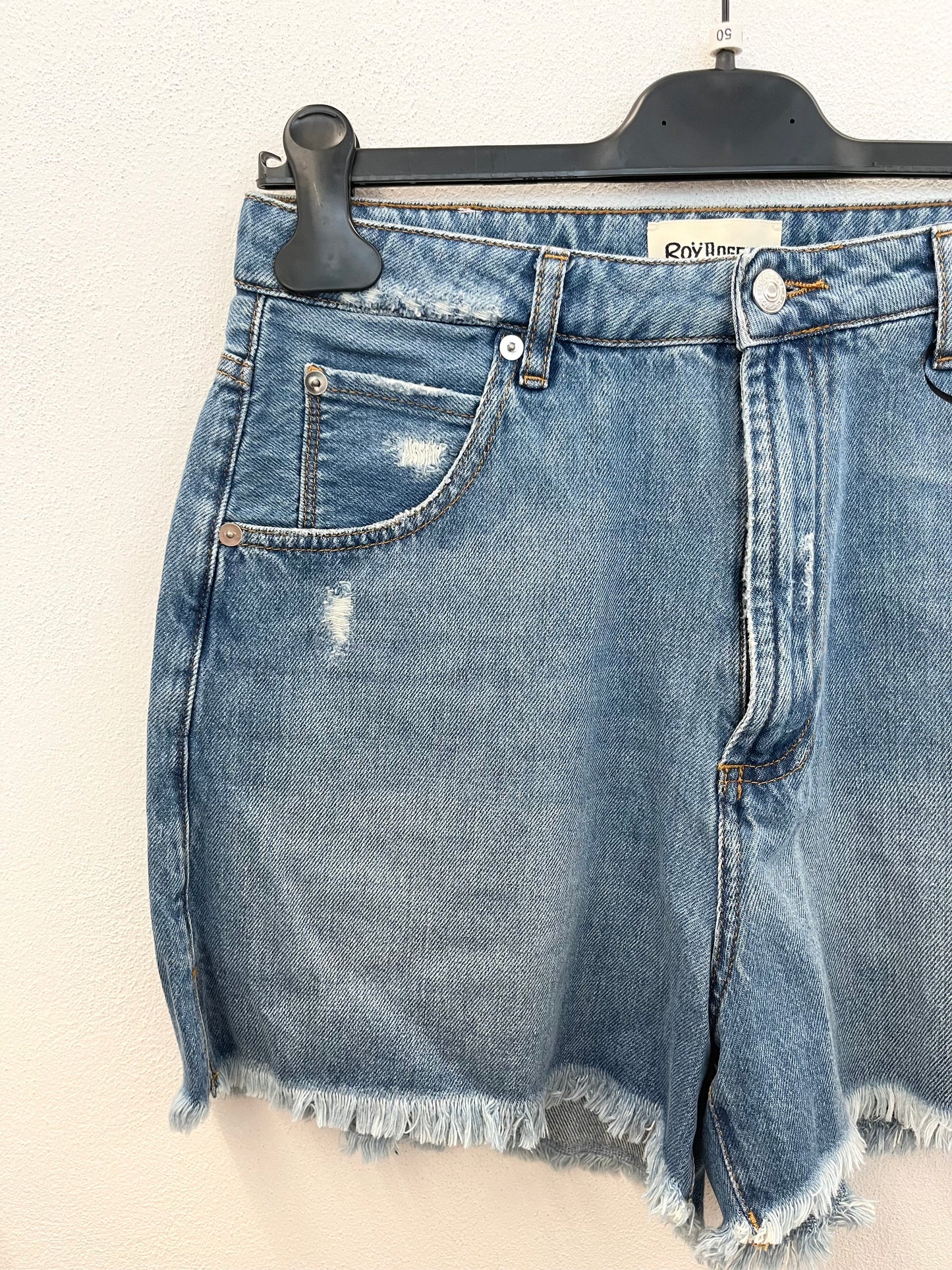 Shorts di Roy Roger's in denim délavé con orlo sfrangiato