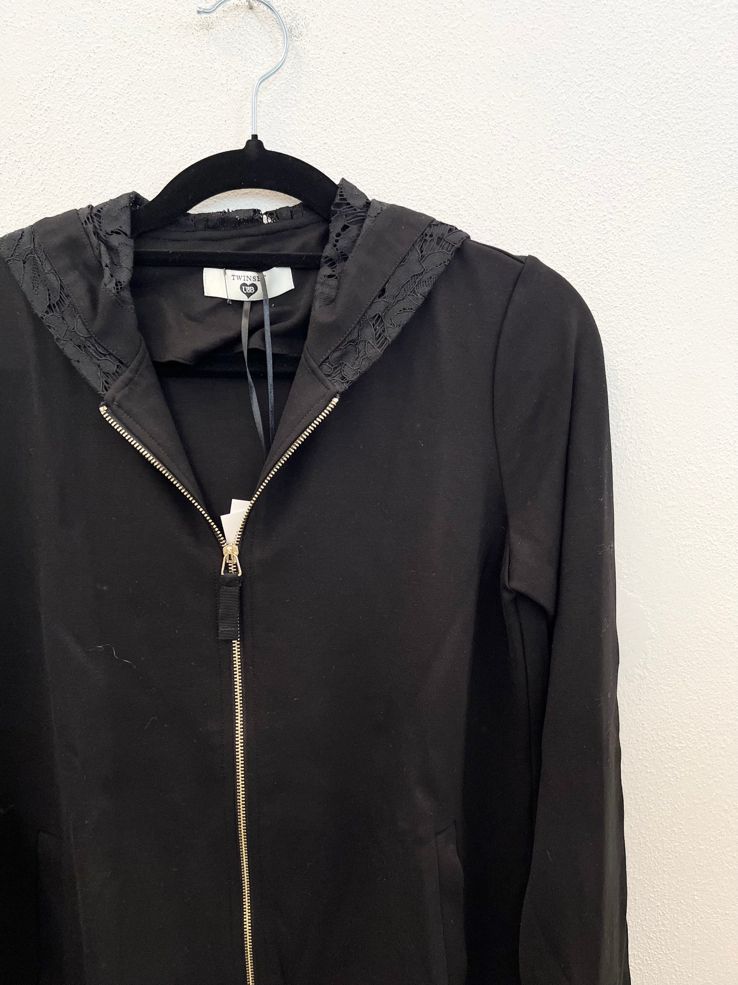 Felpa di Twin Set con Cappuccio in Pizzo Intagliato