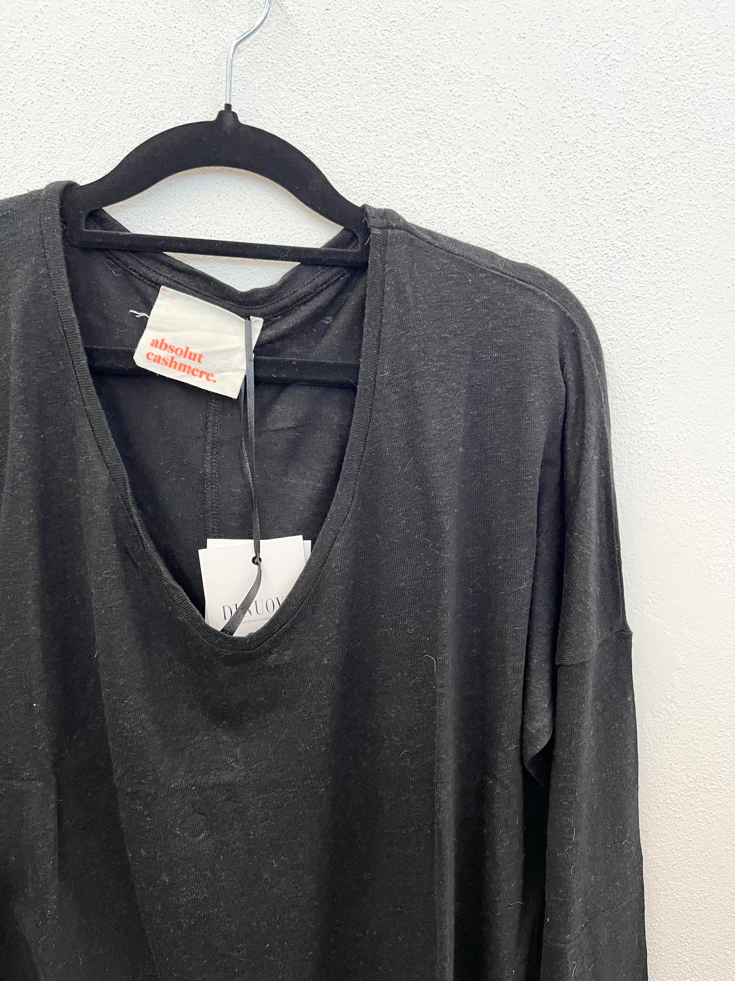 Maglia di Absolute Cashmere a Maniche Lunghe con Scollo a U Ampio