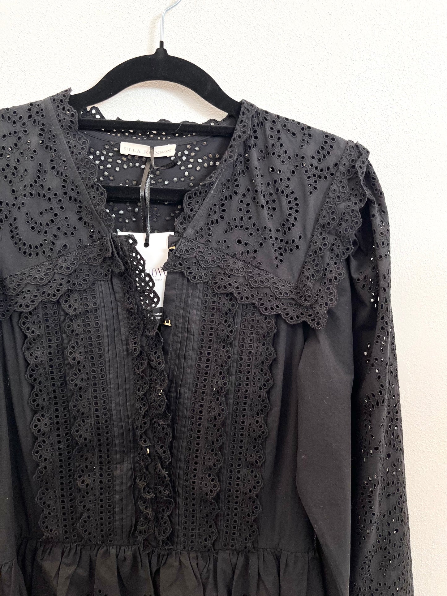 Abito Corto di Ulla Johnson a Balze in Pizzo Sangallo Nero