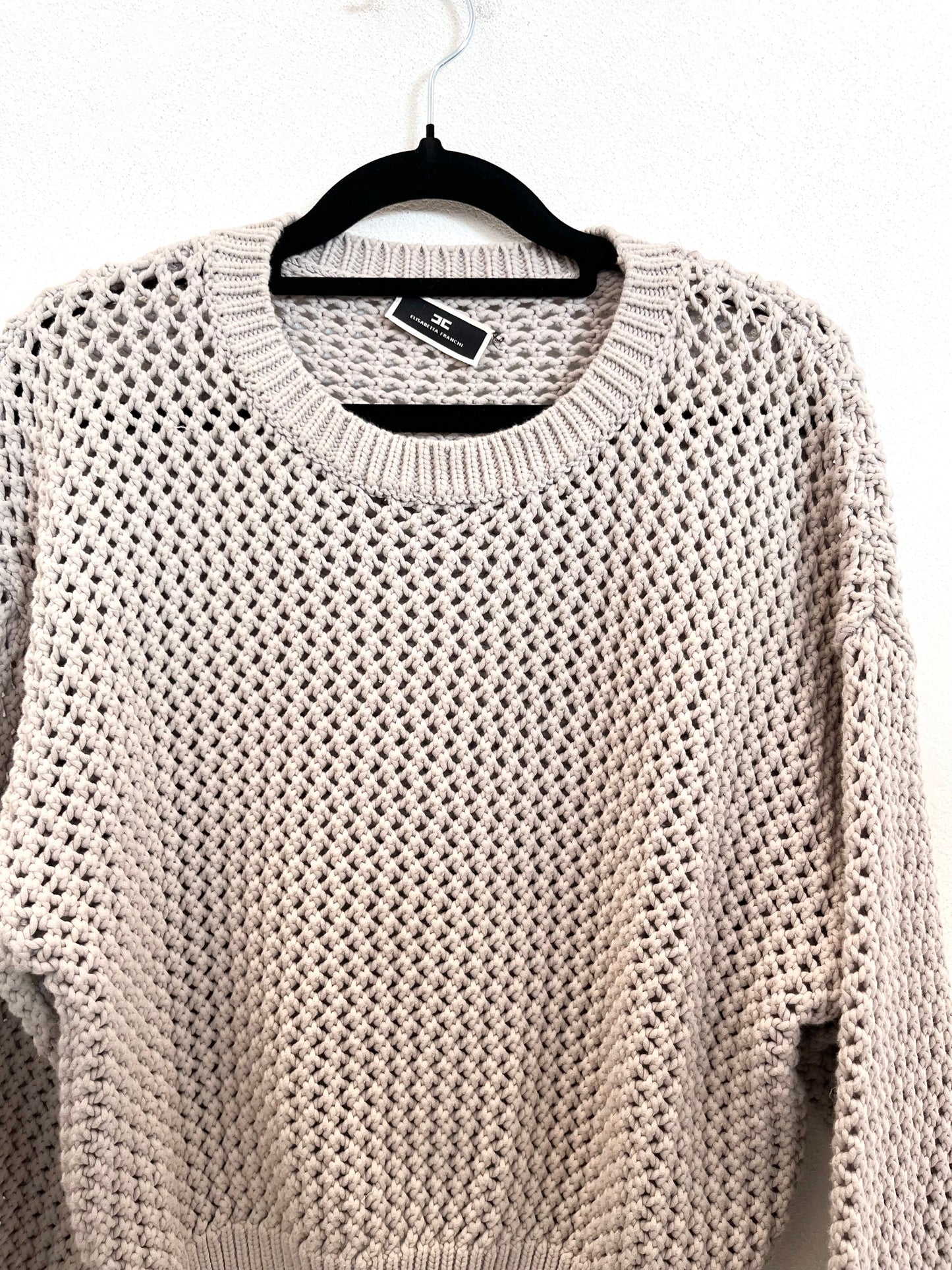 Maglia di Elisabetta Franchi a Trama Traforata con Logo Dorato