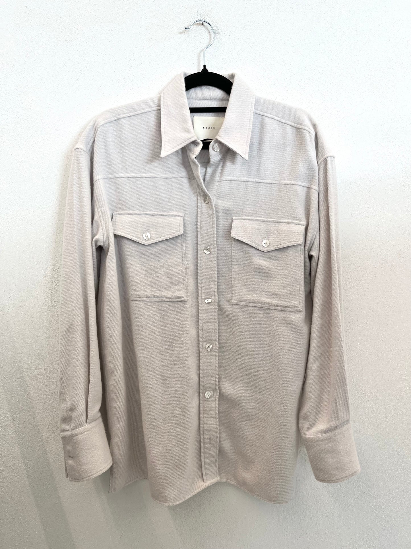 Camicia Oversize di Xacus in Panno con Tasche a Toppa
