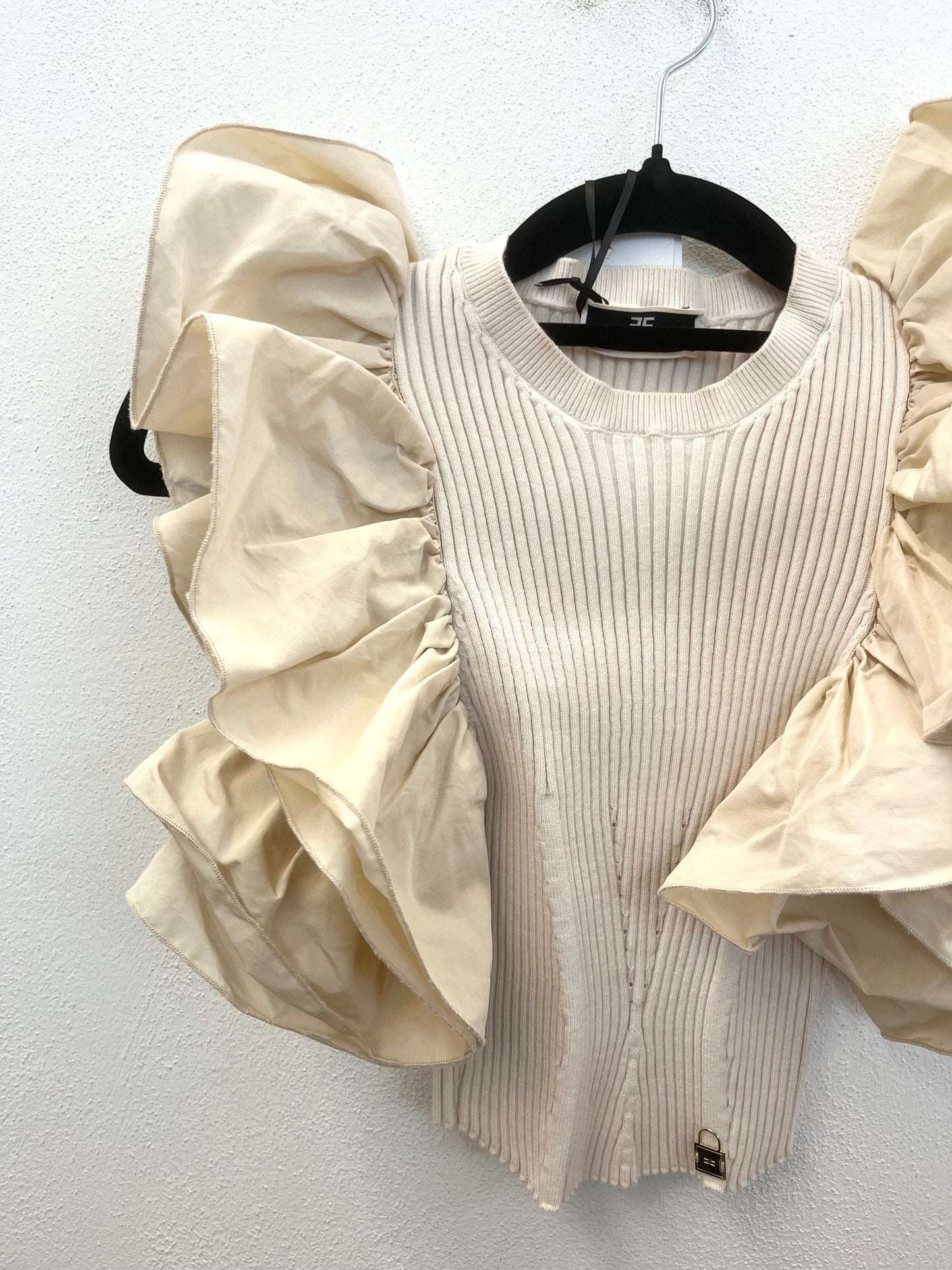 Top di Elisabetta Franchi&nbsp;a Costine con Volant Avorio