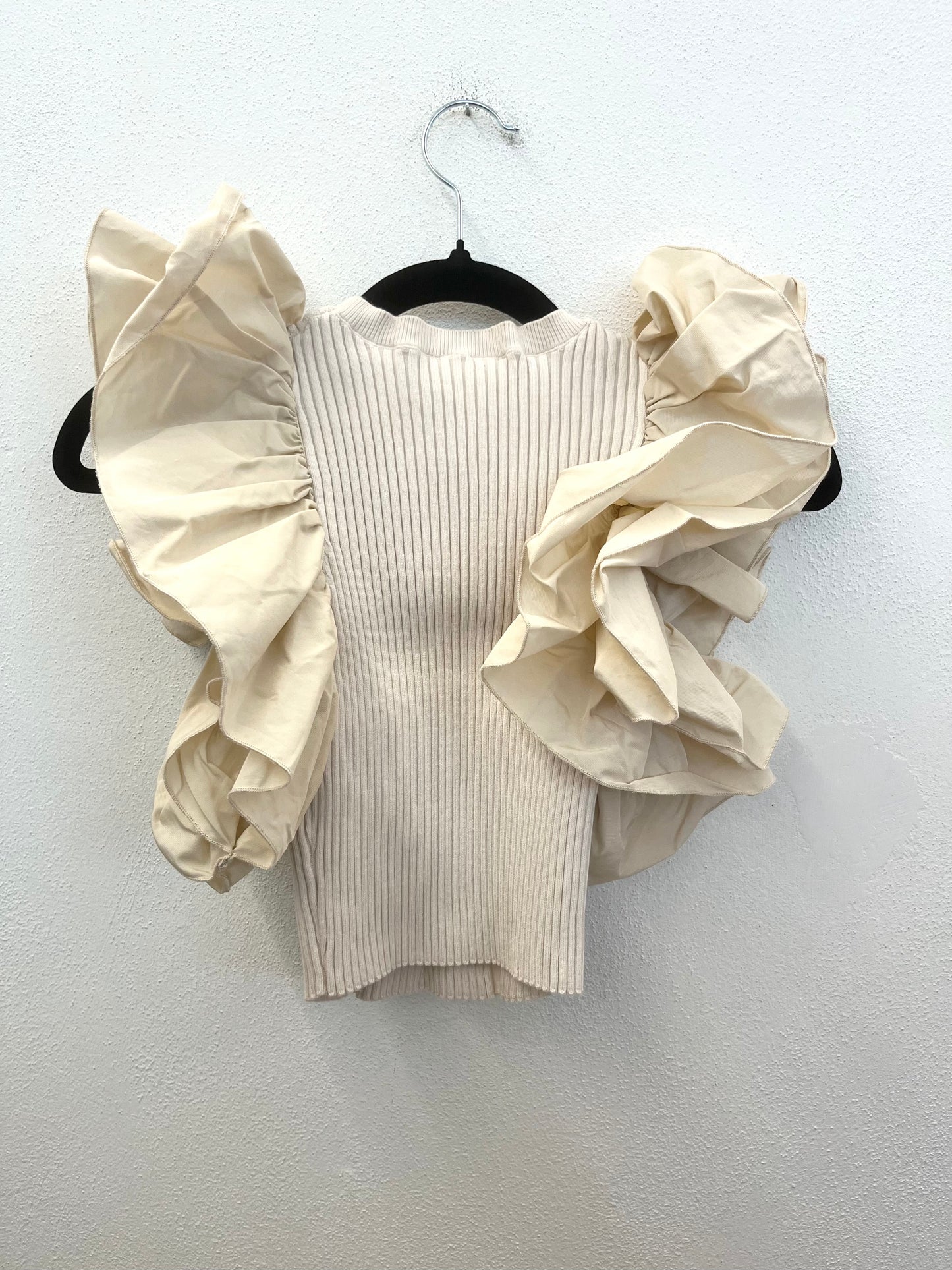 Top di Elisabetta Franchi&nbsp;a Costine con Volant Avorio